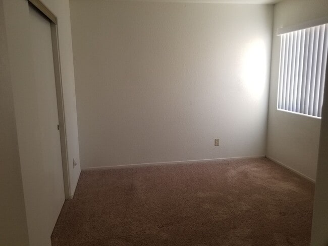 Building Photo - Single Story 3 bedroom located in 89032!