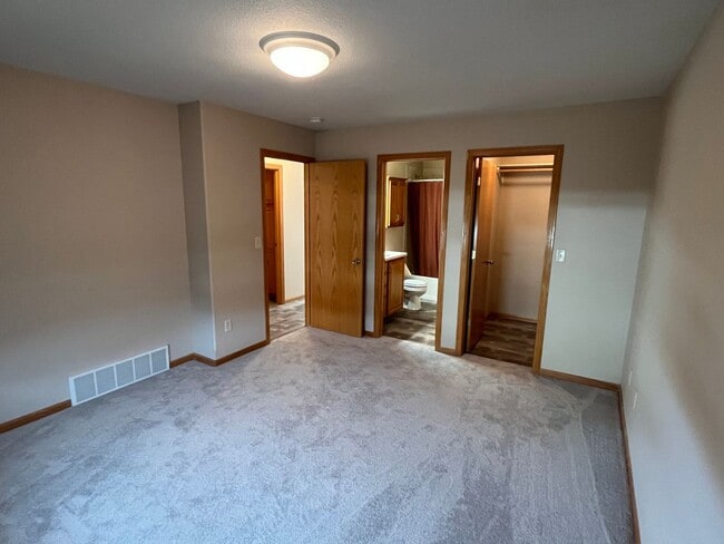 Building Photo - ~ APPLICATIONS PENDING ~ 4 Bedroom, 3 Bath...