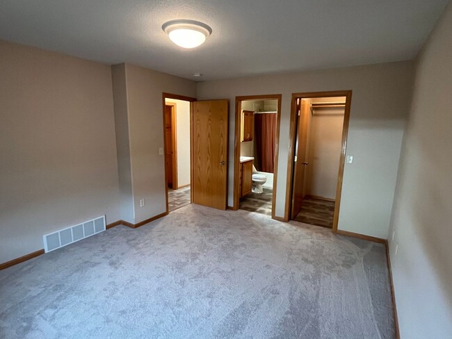 Building Photo - 4 Bedroom, 3 Bathroom Home for Rent