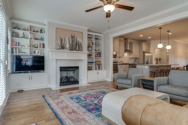 Building Photo - 1407 Pillow St