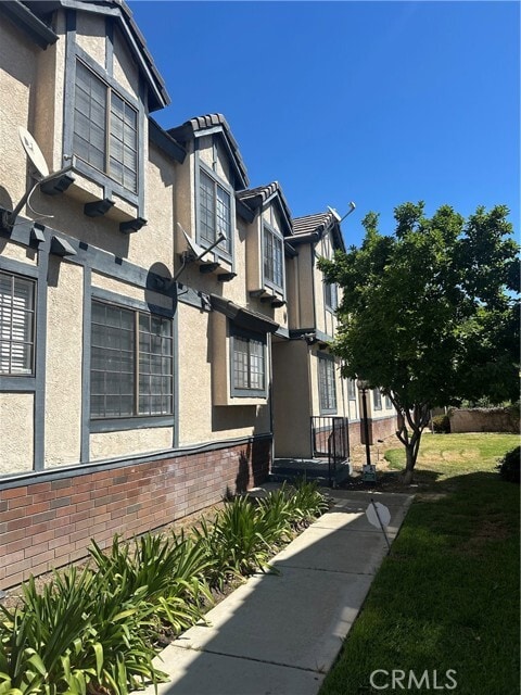 Building Photo - 1814 S Eighth Ave