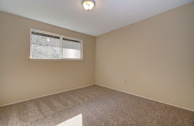Building Photo - Charming 2-Bedroom Ranch-Style Apartment – Vancouver, WA
