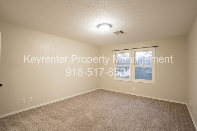 Building Photo - 4 Bed | 3 Bath in Central Tulsa!