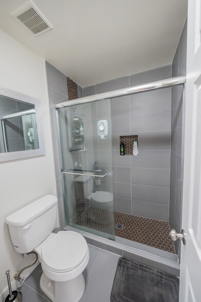 Building Photo - 15425 Sherman Way