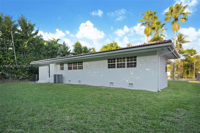 Building Photo - 52 Camden Dr