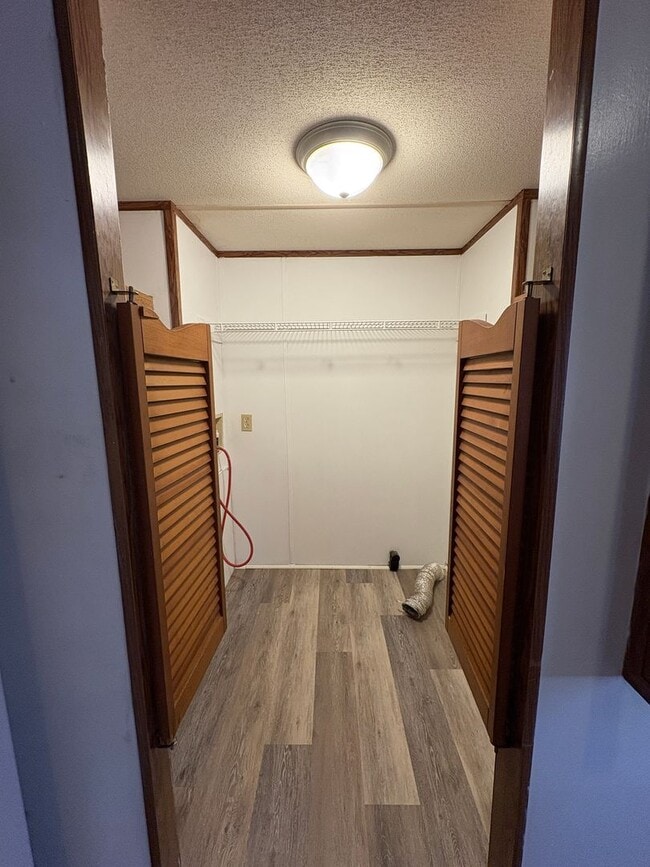 Building Photo - Spacious singlewide on private lot!