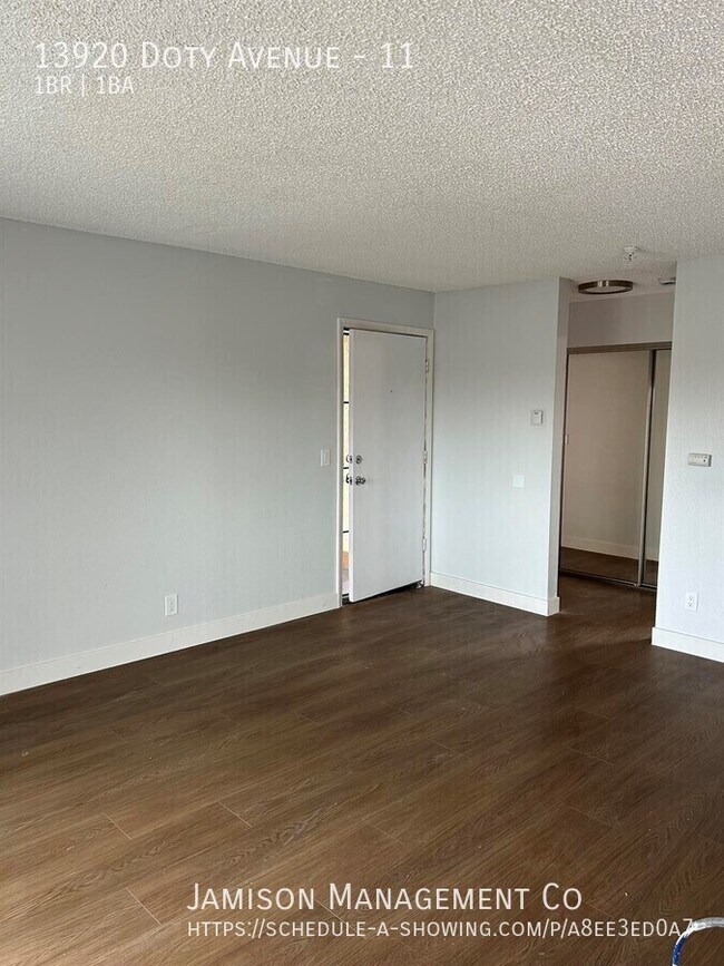 Building Photo - 13920 Doty Ave