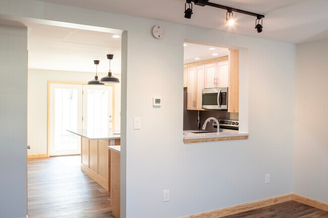 Building Photo - 289 Governors Park Rd