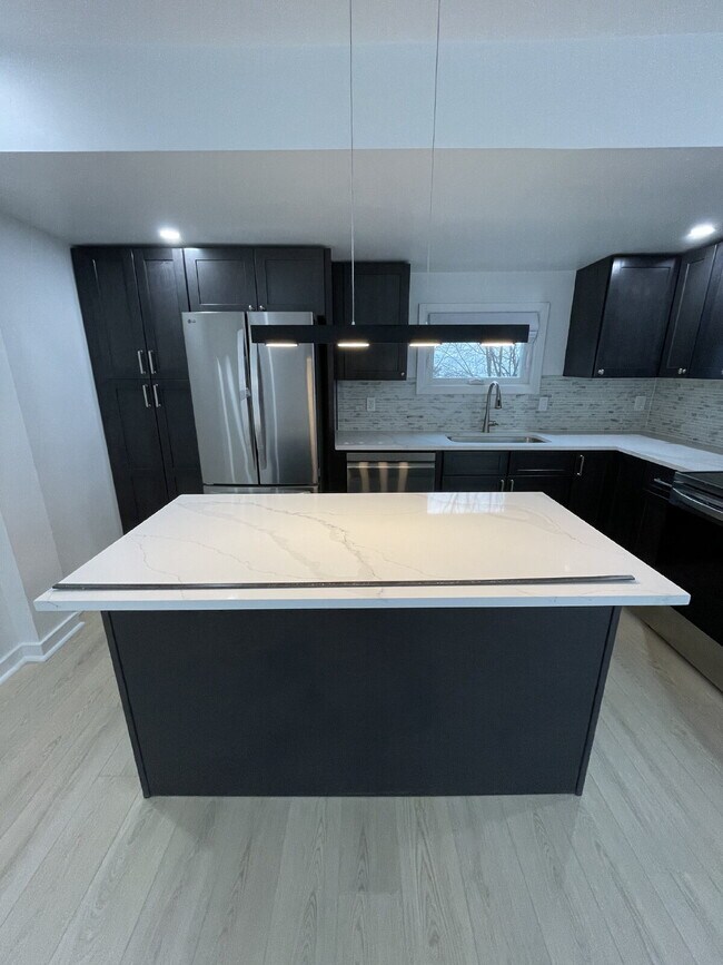 Building Photo - 107 Shoup St