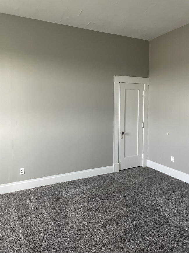 Building Photo - Sunflower Estate LLC