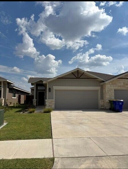 Building Photo - 628 Blackland Dr