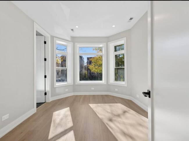 Building Photo - 2818 W Fletcher St