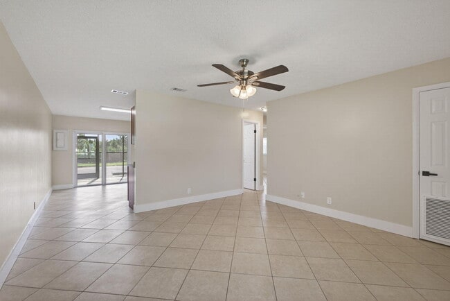 Building Photo - 8729 SE Hobe Ridge Ave