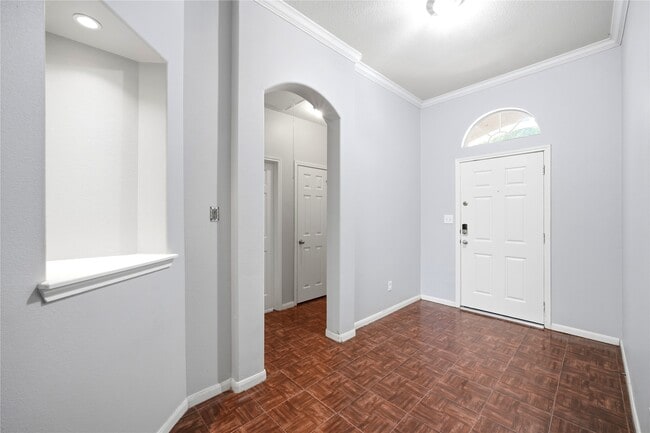 Building Photo - 1707 E Highlands Crossing