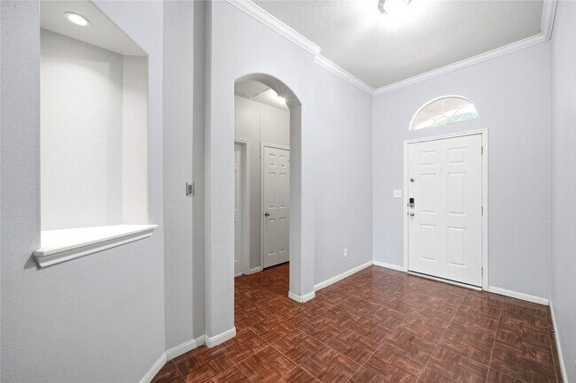 Building Photo - 1707 N Highlands Cross