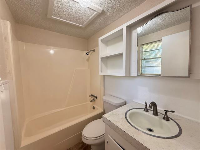 Building Photo - 10612 County Rd 1020