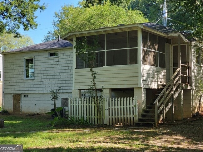 Building Photo - 1040 Shepherds Ln NE
