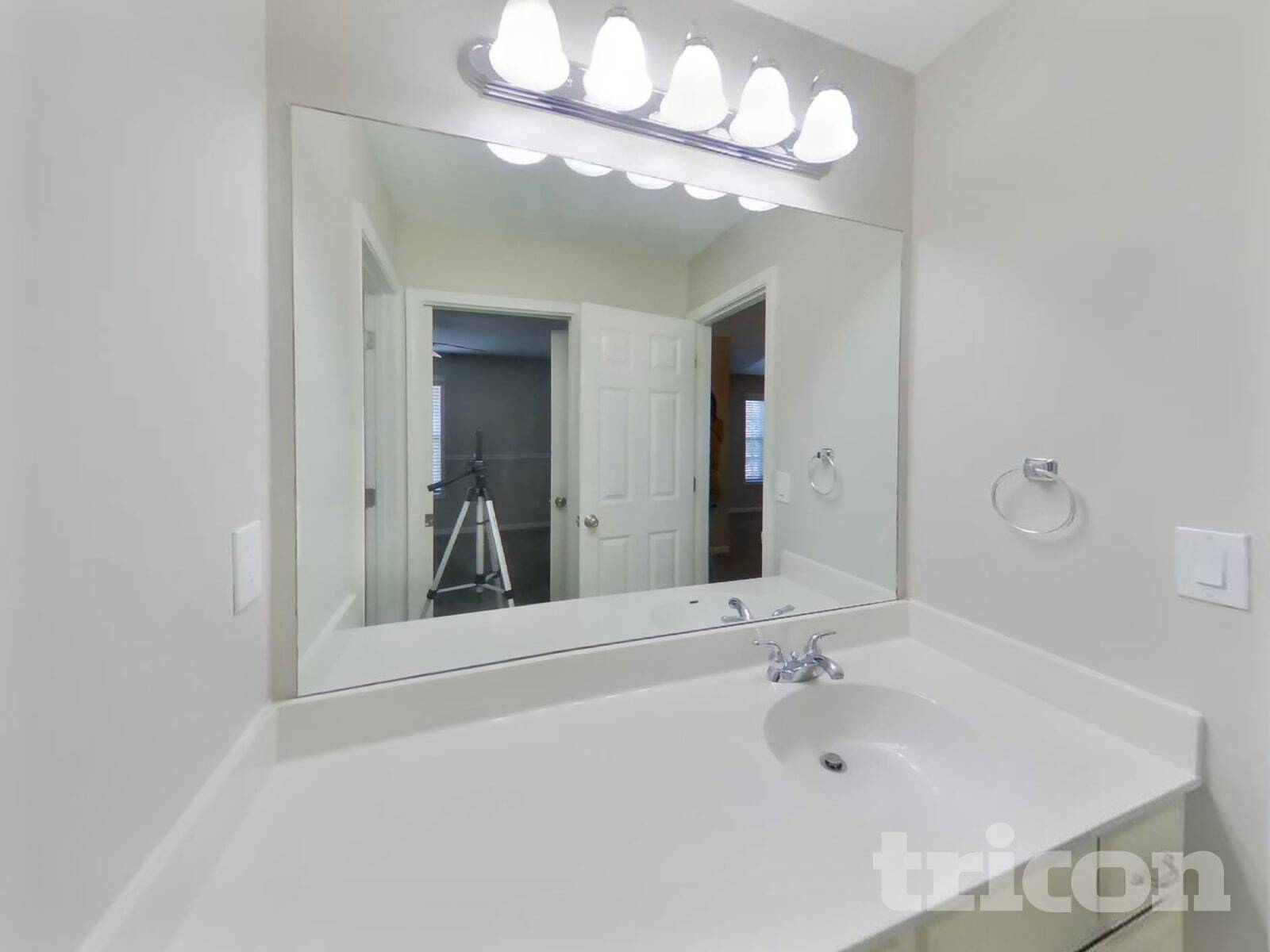 Building Photo - 341 Revolution Dr