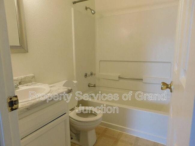 Building Photo - 433 Pendleton St