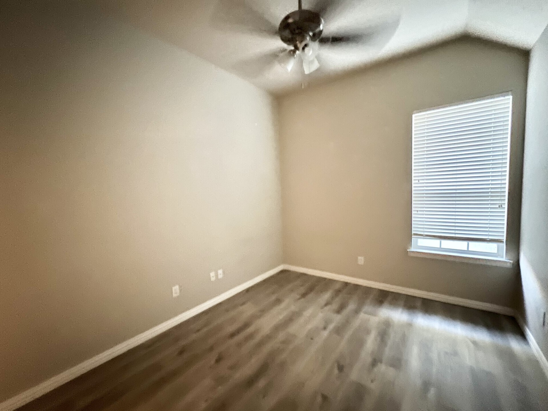 Building Photo - 2421 Mallard Dr