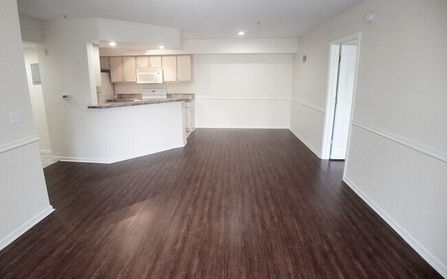 Primary Photo - Gorgeous 2/2 Wood Floors Condo For Rent @ ...