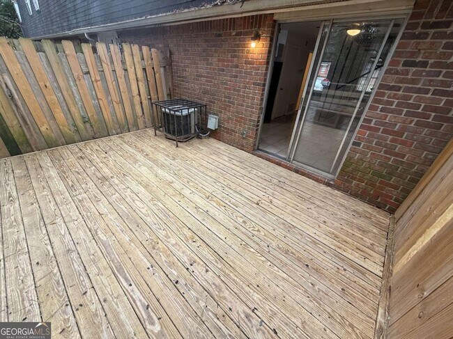 Building Photo - 3815 Parklane Dr