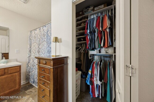 Building Photo - 3356 Canyon Falls Dr