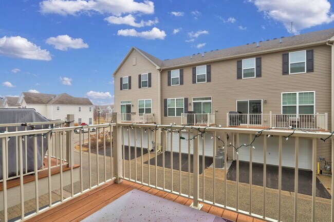 Building Photo - 214 Lionel Dr