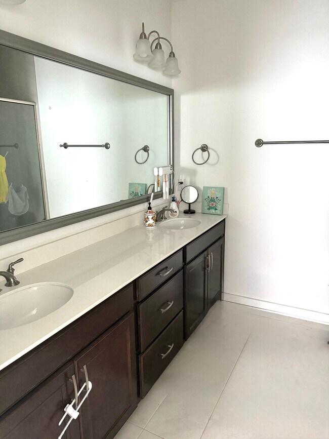 Building Photo - 1140 Kiernan Grove Ln