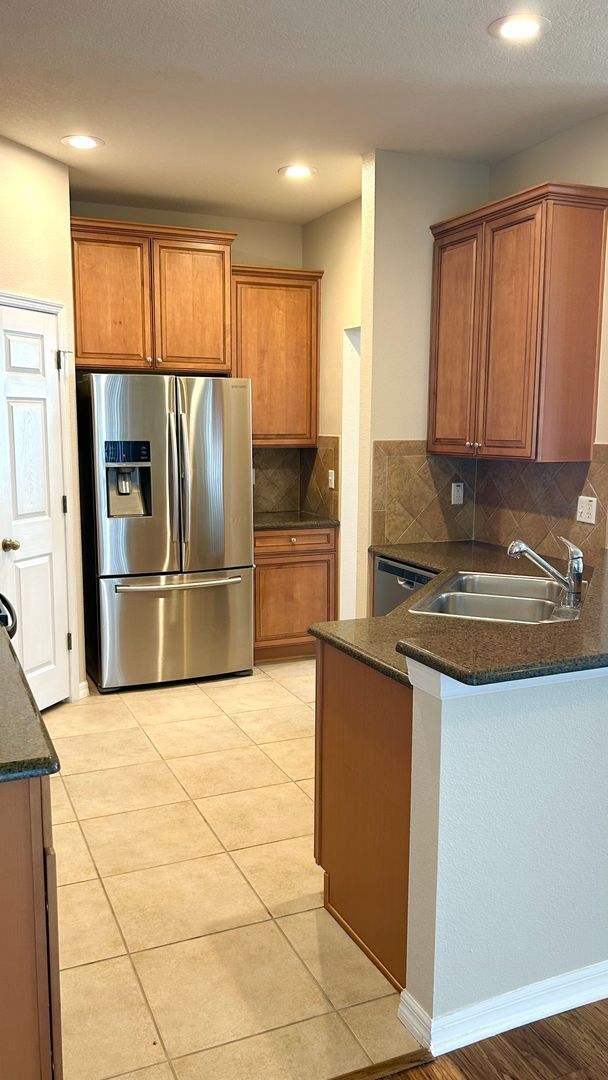 Building Photo - 3 bedroom, 2.5 bath, 2 car garage in a Qui...