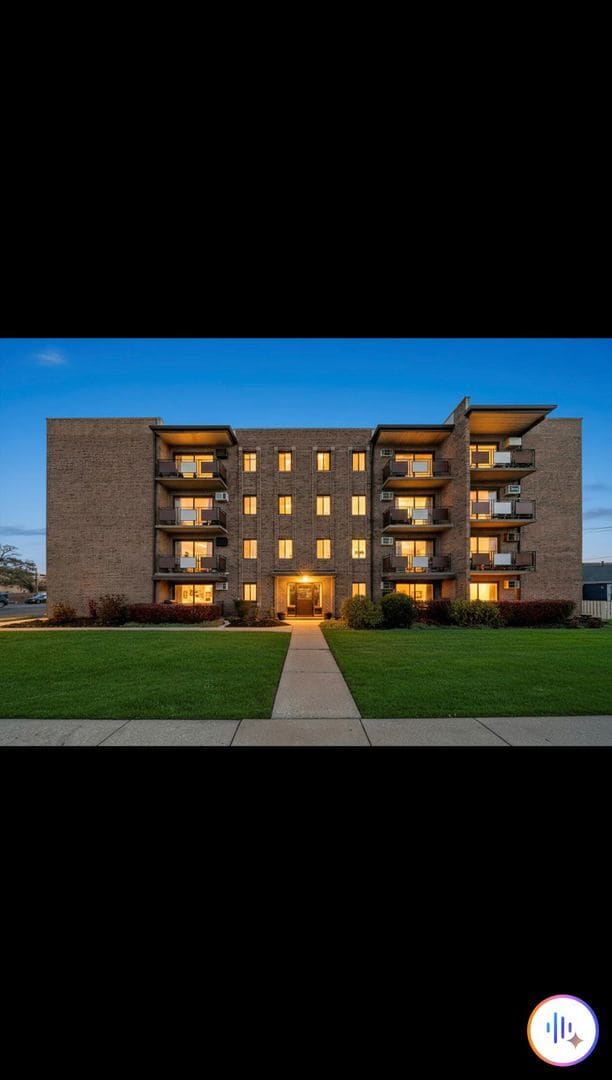 Building Photo - 7945 S Oketo Ave