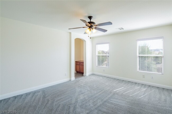 Building Photo - 1068 Crescent Falls St