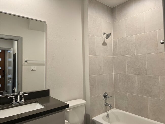 Building Photo - 611 Emile St