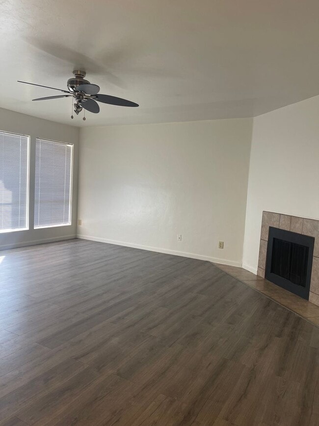 Building Photo - 6255-74