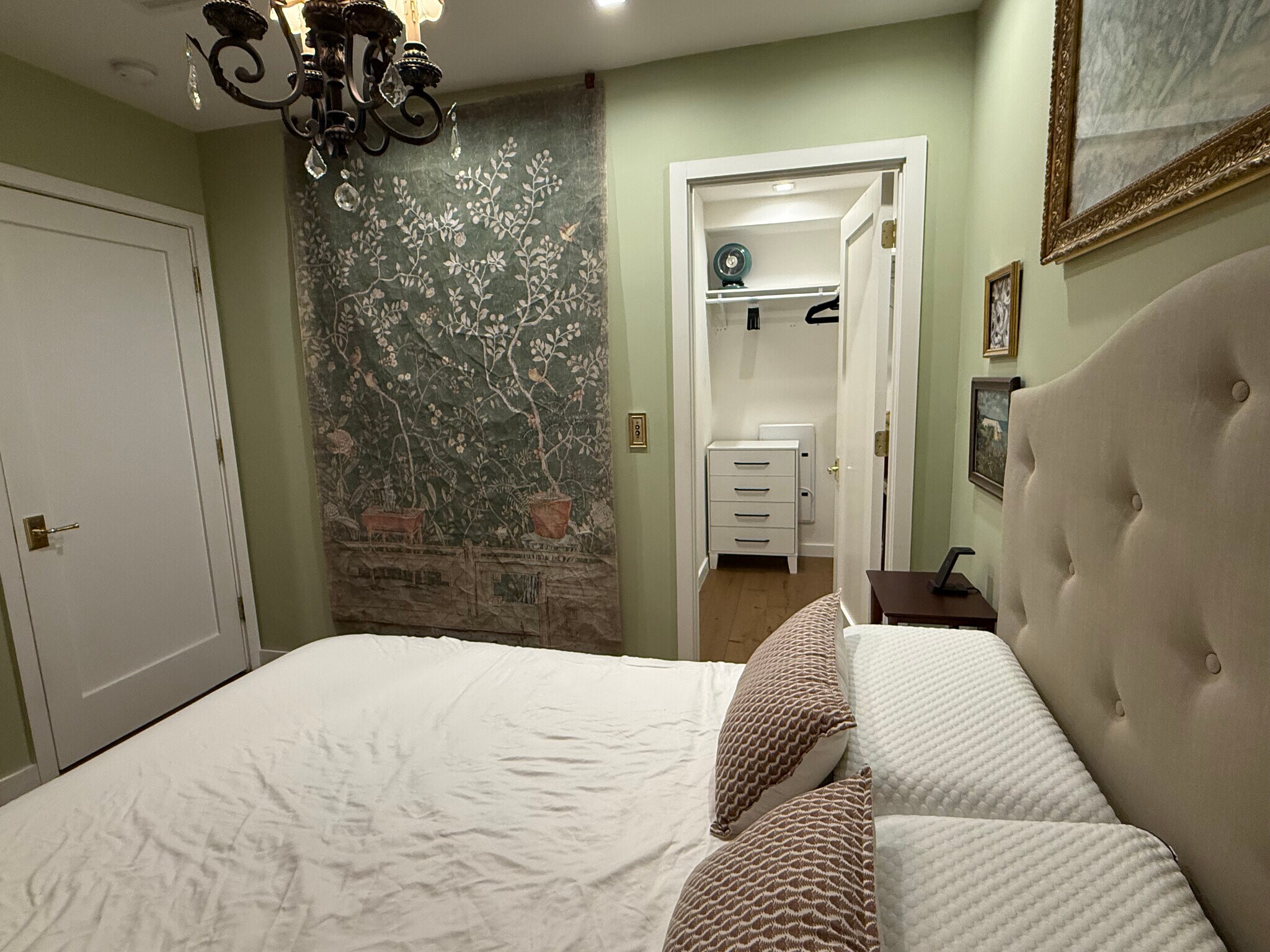 Building Photo - 44 Box St