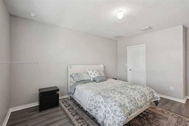 Building Photo - 508 Glenn Cross Dr