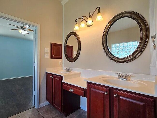 Building Photo - 615 Pumpkin Dr