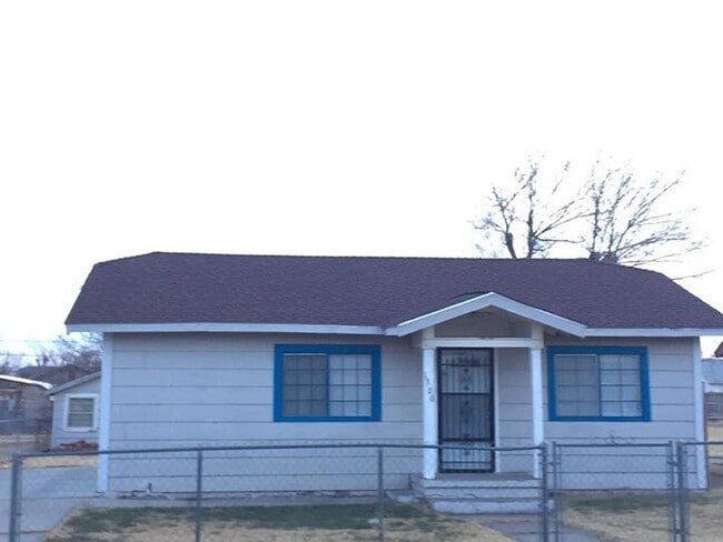 Building Photo - 1520 SE 7th Ave