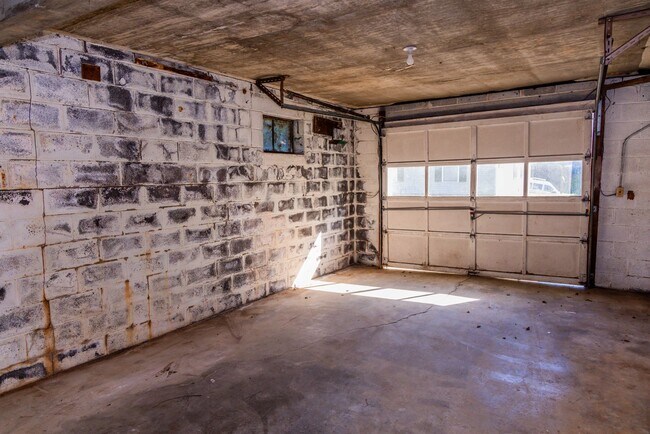 Building Photo - 700 Grove Ave