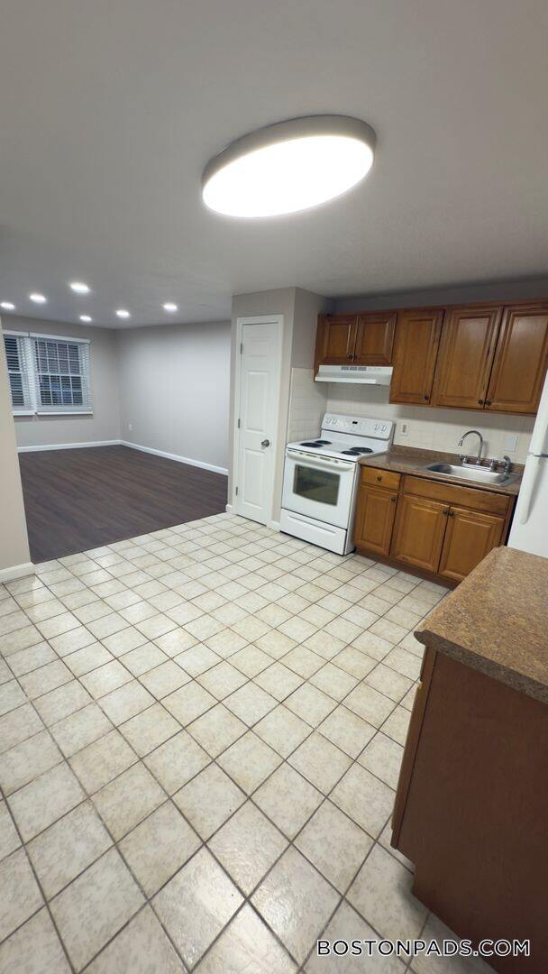 Building Photo - 27 Ridgewood Ln