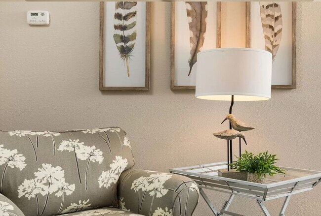 Building Photo - Newer 2000 sq ft 4 bedroom home for Lease