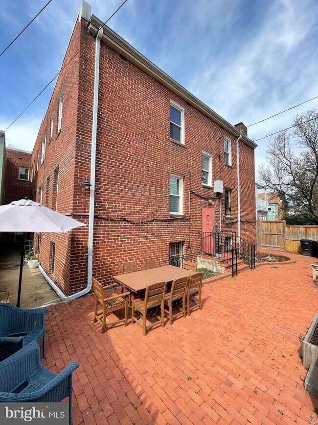 Building Photo - 311 7th St NE