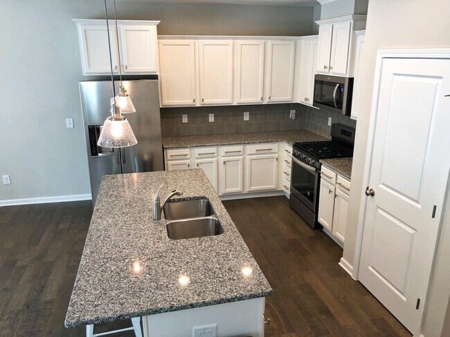 Building Photo - 3 Bed 2.5 Bath End Unit with Fenced in Backyard at Winsford At the Park!