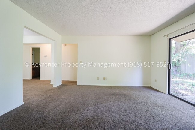 Building Photo - 1359 E 60th St