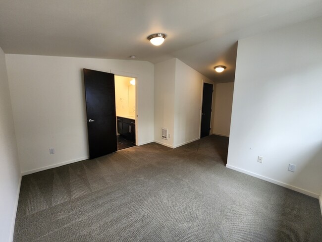Main bedroom - 2118 NE 89th St