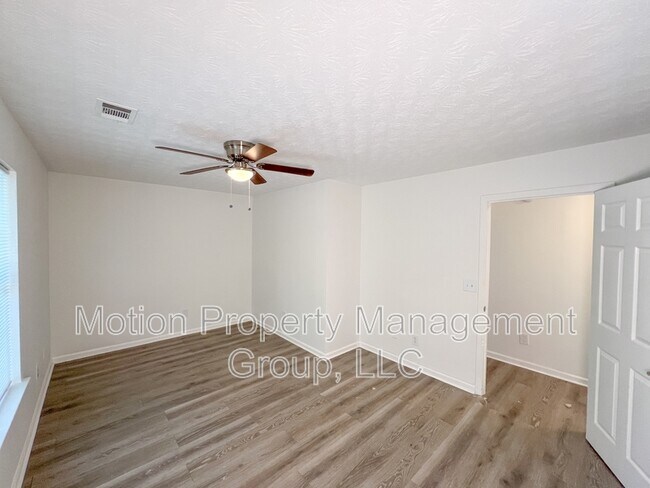 Building Photo - 7155 Pineneedle Dr SW