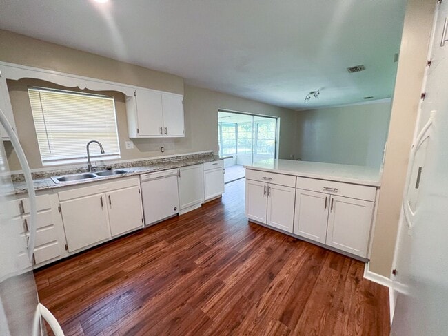 Building Photo - Pet Friendly 3BR/2BA NW Gainesville Home - Available mid-July!