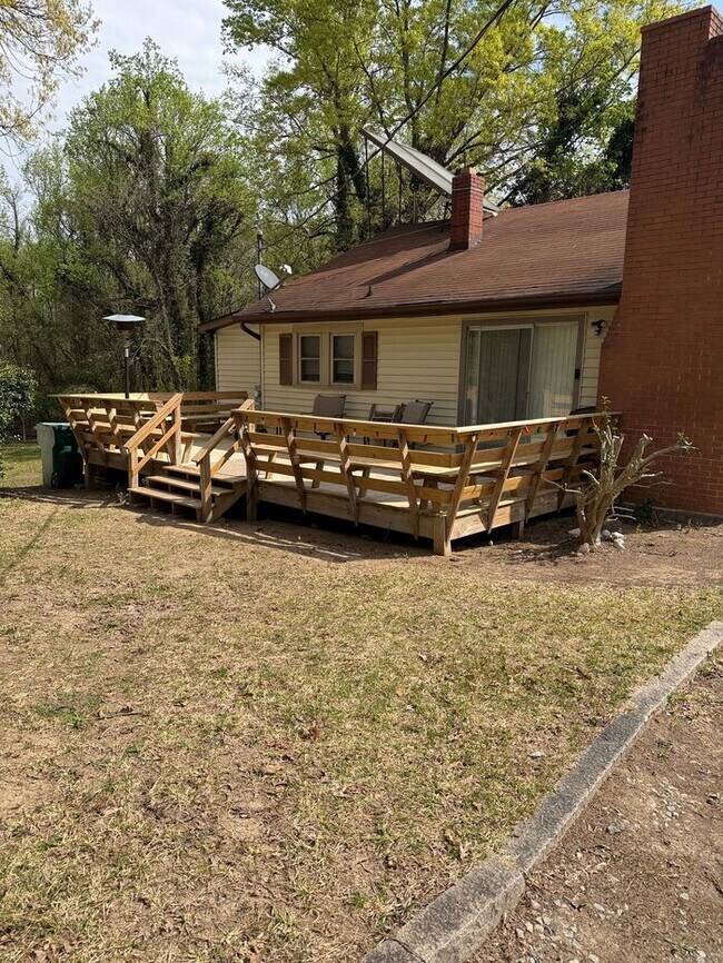 Building Photo - 3002 Cemetery Dr