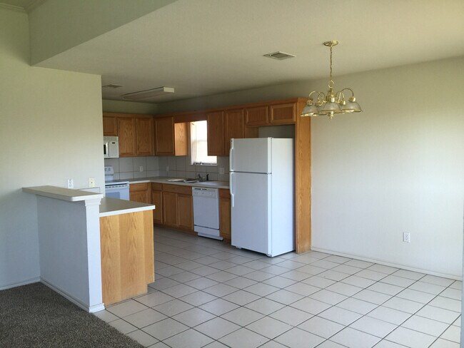 Building Photo - Duplex *LEASING SPECIAL AVAILABLE*