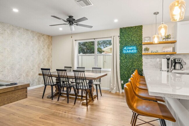 Building Photo - 10703 Del Prado Dr S